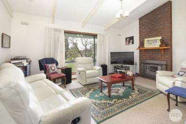 House For Sale - VIC - Linton - 3360 - Charming Home On Over 1,000m² In The Heart Of Linton  (Image 2)