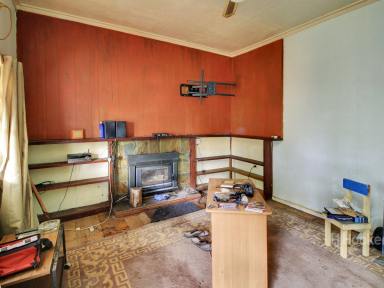 House For Sale - VIC - Lindenow South - 3875 - MINER’S COTTAGE: RENOVATORS OR DEVELOPERS DELIGHT.  (Image 2)