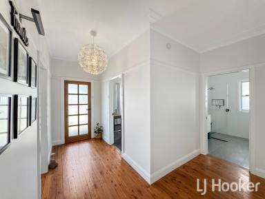 House Leased - NSW - Inverell - 2360 - RENOVATED FAMILY HOME  (Image 2)