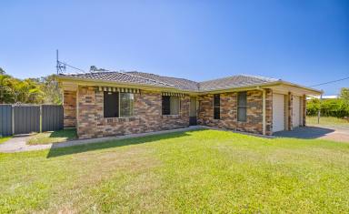 House For Sale - QLD - Cooloola Cove - 4580 - Ideal Investment with In-ground pool, solar, and over 2000m2 backing onto reserve  (Image 2)