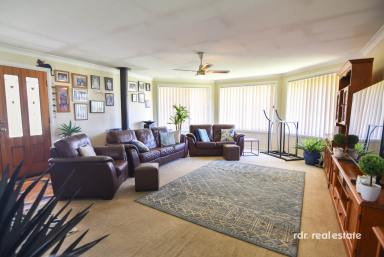 House For Sale - NSW - Inverell - 2360 - COMFORTABLE LIVING IN A QUIET SETTING  (Image 2)