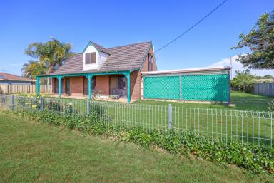 House For Sale - NSW - Tamworth - 2340 - Warm, Welcoming & Full Of Character  (Image 2)