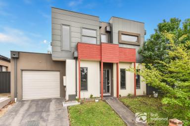 House For Sale - VIC - Cranbourne East - 3977 - THE PERFECT LITTLE PACKAGE!  (Image 2)
