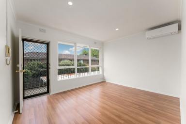 Flat Leased - VIC - Ormond - 3204 - QUIET LIVING IN ORMOND!  (Image 2)