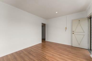 Flat Leased - VIC - Ormond - 3204 - QUIET LIVING IN ORMOND!  (Image 2)