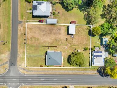House For Sale - NSW - Kyogle - 2474 - Over Half an Acre in Town!  (Image 2)