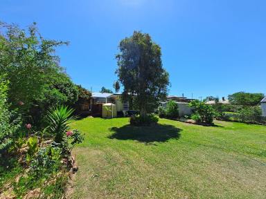House For Sale - QLD - Crows Nest - 4355 - Great position.. short walk to the Golf course, town CBD and local School  (Image 2)