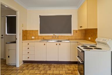 Unit For Lease - QLD - Harristown - 4350 - Beautifully Refreshed 2-Bedroom Duplex in Prime Harristown Location  (Image 2)