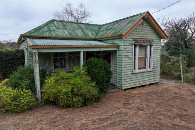 House For Sale - VIC - Elmore - 3558 - COTTAGE ON GENEROUS BLOCK  (Image 2)