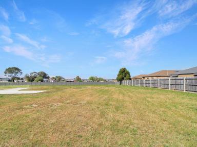Residential Block Sold - VIC - East Bairnsdale - 3875 - LARGEST BLOCK IN THE ESTATE  (Image 2)