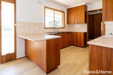 House Leased - NSW - Lake Albert - 2650 - LAKE SIDE LIVING- Lawn & garden maintenance included (Image 2)