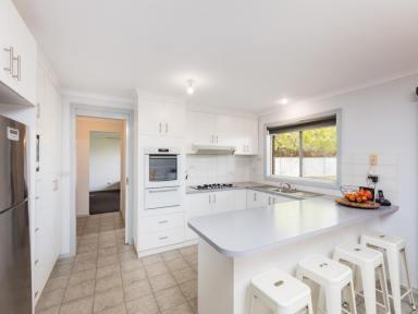 House Sold - VIC - Mildura - 3500 - Spacious Home - Great Westside Location!  (Image 2)