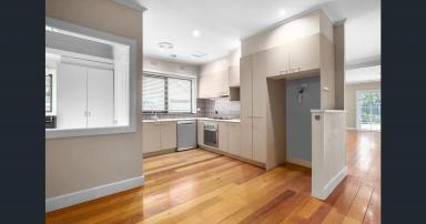 House For Lease - VIC - Parkdale - 3195 - 2 BEDROOM PLUS STUDY l PRIVATE COURTYARD l PERFECT LOCATION  (Image 2)