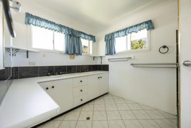 House For Sale - NSW - Grafton - 2460 - MASSIVE FAMILY HOME + GRANNY FLAT  (Image 2)