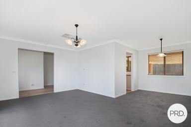 House For Lease - NSW - Lavington - 2641 - 4 BEDROOM HOME WITH HUGE SHED!  (Image 2)