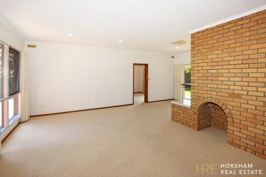 House For Lease - VIC - Horsham - 3400 - 4 bedroom large family home!  (Image 2)