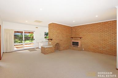 House For Lease - VIC - Horsham - 3400 - 4 bedroom large family home!  (Image 2)