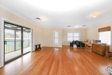 House For Sale - NSW - Tumut - 2720 - Large Living!  (Image 2)