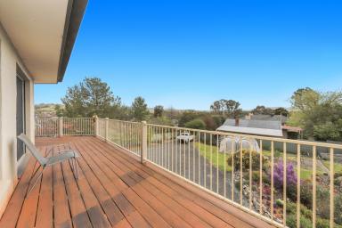 House For Sale - NSW - Tumut - 2720 - Large Living!  (Image 2)