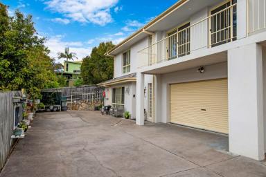 Townhouse For Sale - NSW - Surfside - 2536 - Wheelchair-Friendly Duplex with Lift  (Image 2)