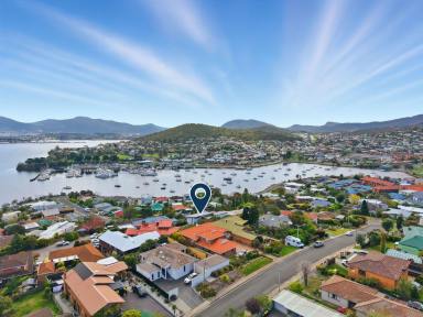 House For Sale - TAS - Rose Bay - 7015 - Stunning Views, Modern Living (Image 2)