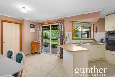 House For Sale - VIC - Healesville - 3777 - Immaculate Home on Quiet Street  (Image 2)