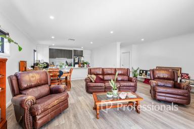 Townhouse For Sale - VIC - Irymple - 3498 - Modern, Low-Maintenance Living in a Prime Location  (Image 2)