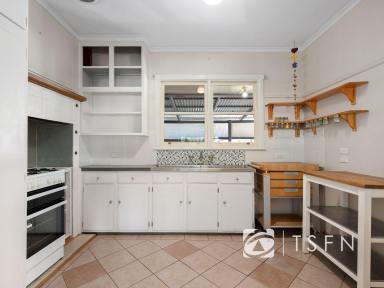House For Sale - VIC - Inglewood - 3517 - Charming 2-Bedroom Weatherboard Home with Separate Studio in Inglewood  (Image 2)