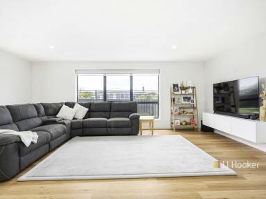 House For Sale - TAS - Devonport - 7310 - Modern Home Low Maintenance  (Image 2)