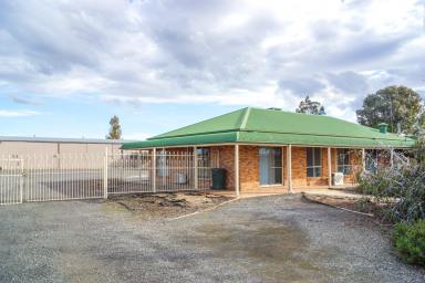 Industrial/Warehouse For Lease - VIC - Horsham - 3400 - Office/Warehouse Complex Melb/Adelaide Highway - Horsham  (Image 2)
