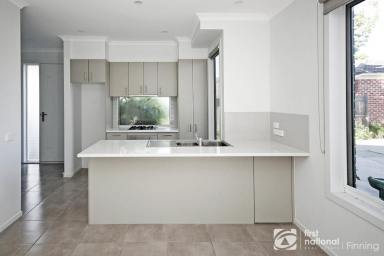 Townhouse For Lease - VIC - Cranbourne - 3977 - Perfectly Located  (Image 2)
