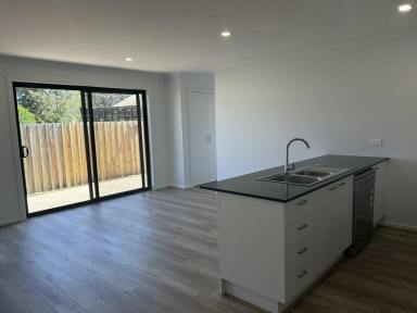 House For Lease - VIC - East Bairnsdale - 3875 - MODERN TOWNHOUSE  (Image 2)