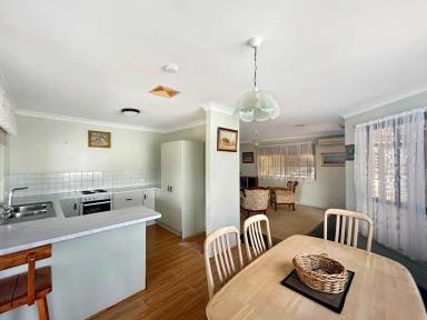 House For Sale - QLD - Macleay Island - 4184 - Low Set Family Home  (Image 2)