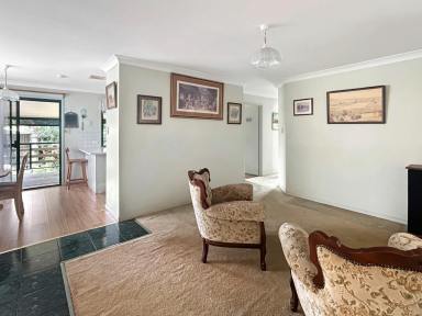 House For Sale - QLD - Macleay Island - 4184 - Low Set Family Home  (Image 2)