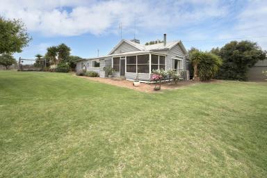 House For Sale - VIC - Piangil - 3597 - Rare Riverfront Living - Space, Serenity & Character  (Image 2)