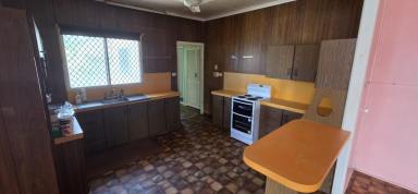 House For Sale - QLD - Ingham - 4850 - 4 BEDROOM HOME OVERLOOKING PARKLAND - ANOTHER FOR THE RENOVATOR!  (Image 2)
