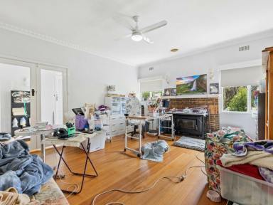 House For Sale - VIC - Bairnsdale - 3875 - CHARMING 60'S WEATHERBOARD IN QUIET AREA  (Image 2)