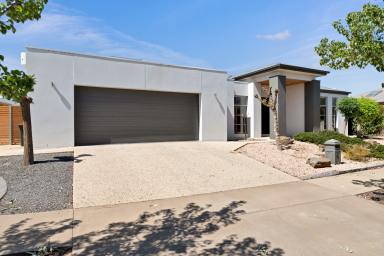 House For Sale - VIC - Mildura - 3500 - Elegant Family Living  (Image 2)