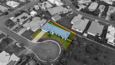 House For Sale - QLD - Gordonvale - 4865 - ALL THE LIVING SPACE YOU WANT.....AND ALL SPLIT SYSTEM AIR CONDITIONING  (Image 2)