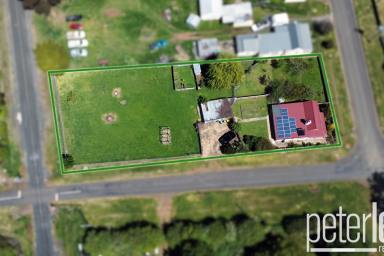 House For Sale - TAS - Campbell Town - 7210 - Charming Cottage with Room to Grow  (Image 2)