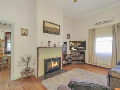 House For Sale - VIC - Bairnsdale - 3875 - DOWNTOWN COTTAGE - MIXED USE ZONE  (Image 2)