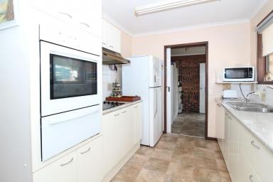 House For Sale - QLD - Crows Nest - 4355 - 4 Bed Comfortable Brick Home on 620m²  (Image 2)