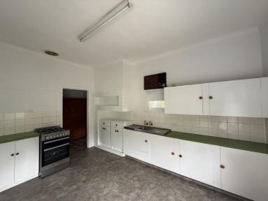 House For Lease - VIC - Hamilton - 3300 - Updated Home Close to the Hamilton Hospital  (Image 2)