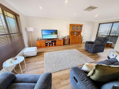 House For Sale - NSW - Narrandera - 2700 - GREAT FAMILY HOME (Image 2)