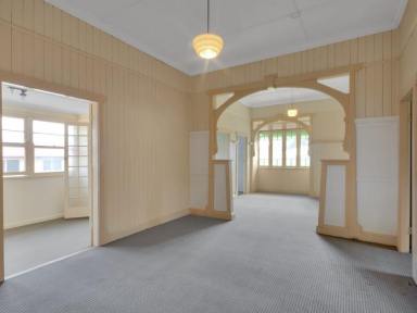 House For Lease - QLD - Newtown - 4350 - CHARMING SPACIOUS HOME CLOSE TO TOWN  (Image 2)