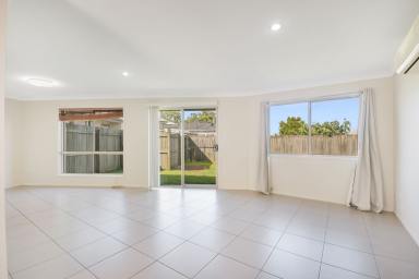 Unit For Lease - QLD - Newtown - 4350 - MODERN TWO-BEDROOM TOWNHOUSE WITH OFFICE NEAR CBD  (Image 2)