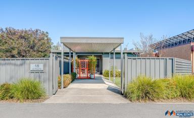 Townhouse For Sale - VIC - Myrtleford - 3737 - POSITION POSITION Townhouse in CBD (Image 2)