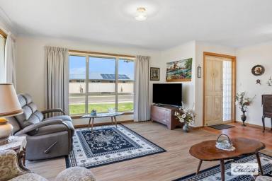 House For Sale - TAS - West Ulverstone - 7315 - VERSATILE LIVING - HOUSE WITH GRANNY FLAT  (Image 2)