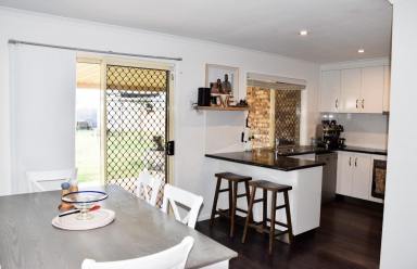House For Lease - QLD - Beaconsfield - 4740 - MODERN HOME WITH A LARGE SHED  (Image 2)