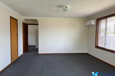 Unit For Lease - VIC - Bairnsdale - 3875 - TWO BEDROOM UNIT IN QUIET LOCATION  (Image 2)
